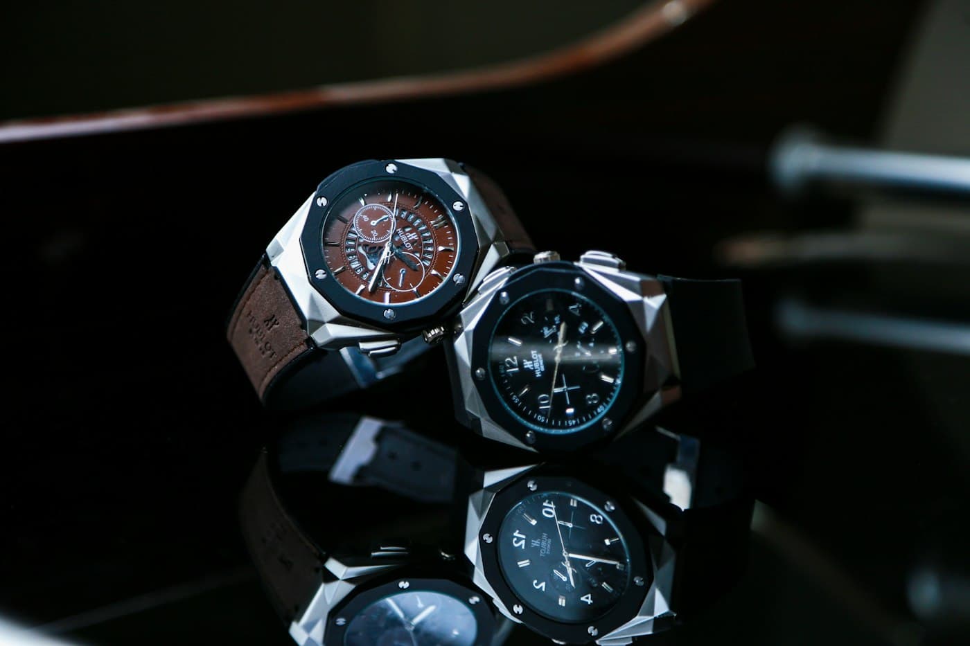 Leman GMT Two-Tone Black Dial 40mm Swiss Automatic Watch